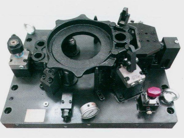 製動器(qi)底闆(ban)液壓裌(jia)具